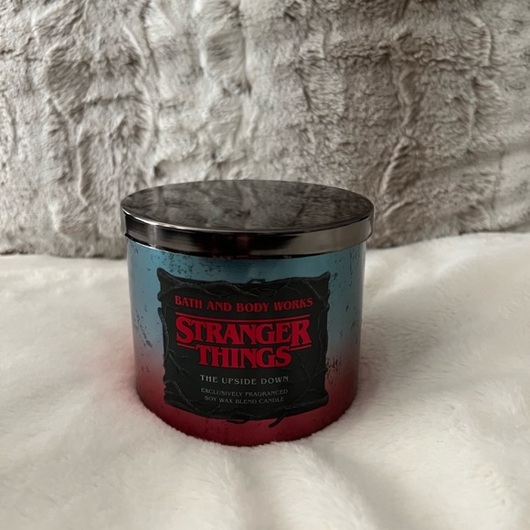 Bath & Body Works X Stranger Things The Upside Down Candle - Picture 2 of 8